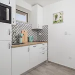 Rozi Apartment