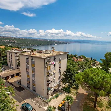 Apartment Rozi *