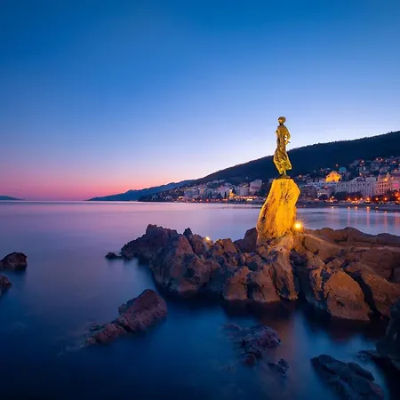 Rozi Opatija